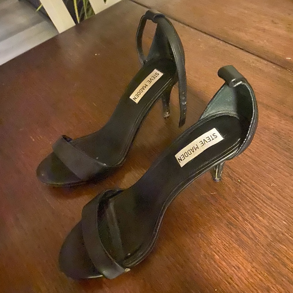 Steve Madden heels, missing a black strap and small scuff on back